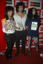 Sonu Nigam at the launch of Priya Kumar_s book in Big FM on 31st Jan 2012 (11).JPG